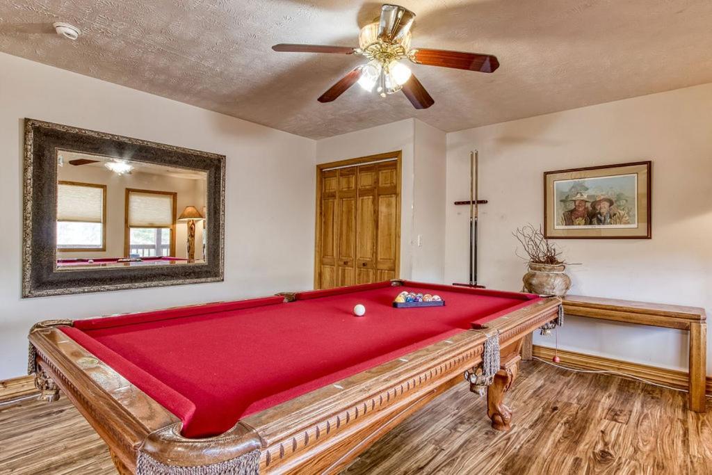 The Nuthouse Ii, Pool Table, Wifi, 1089 Free Tickets Each Paid Day, Dollywood And More Sevierville Rum bild