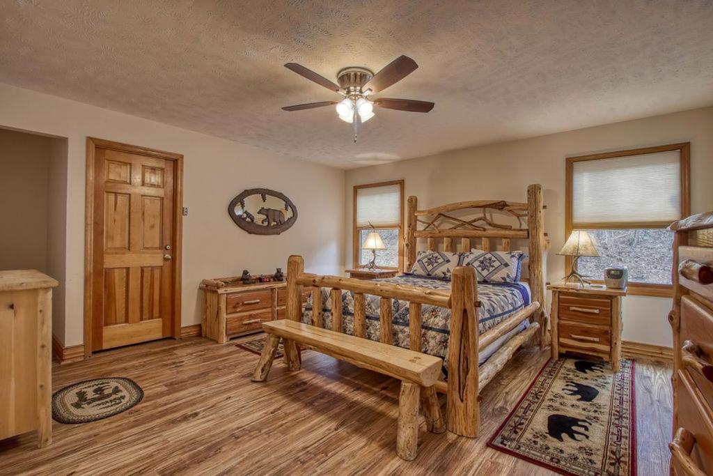 The Nuthouse Ii, Pool Table, Wifi, 1089 Free Tickets Each Paid Day, Dollywood And More Sevierville Rum bild